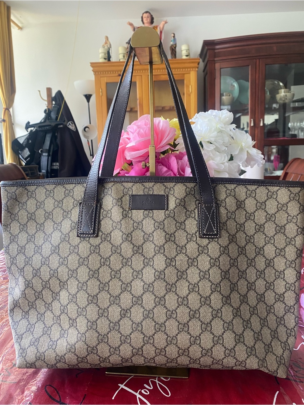 Gucci Supreme monogram tote bag